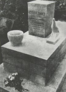 GERDA TARO TOMB IN PERE-LACHAISE CEMETERY OF PARIS